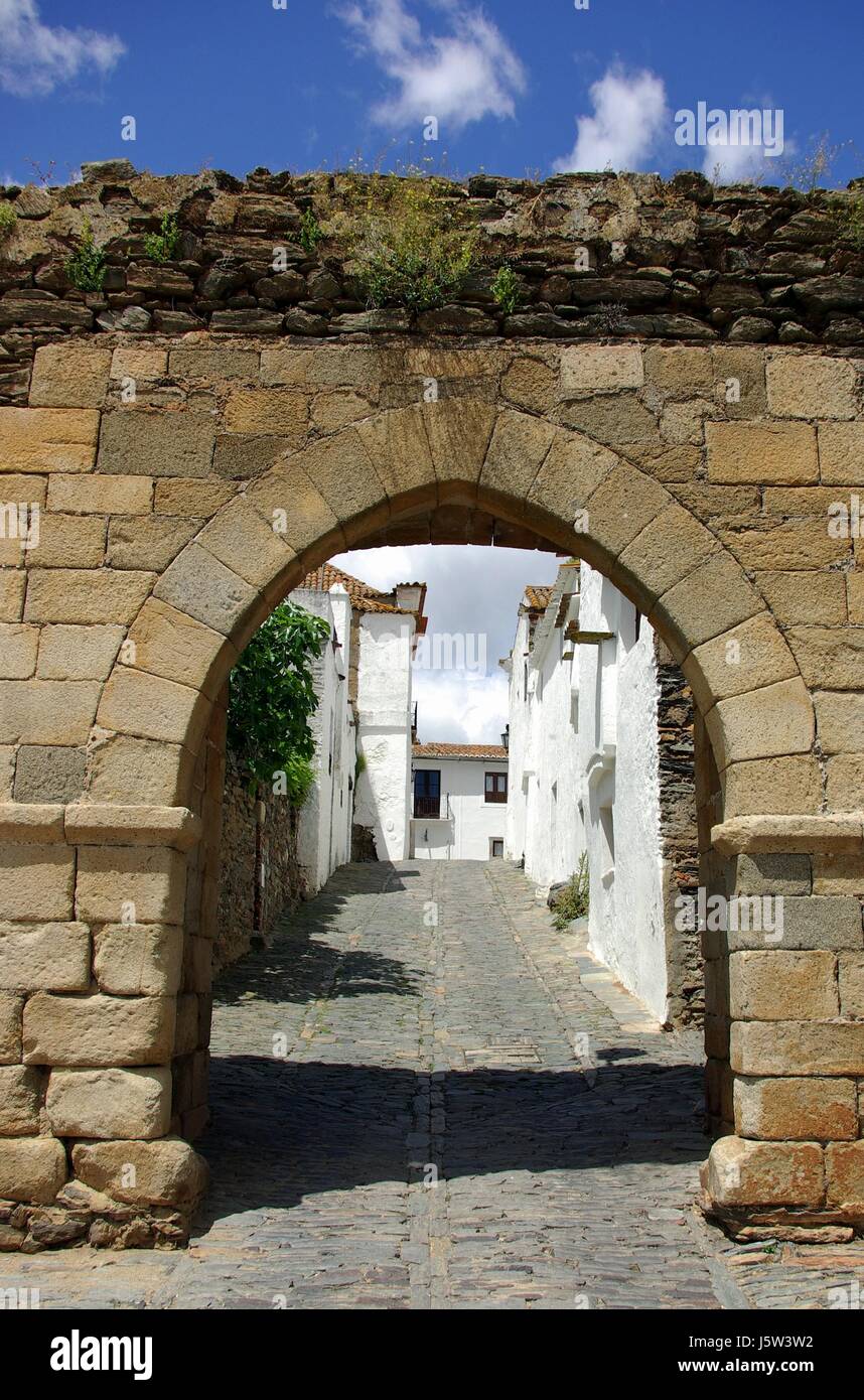 Arch arc mur porte portugal communauté village market town tower vue Banque D'Images