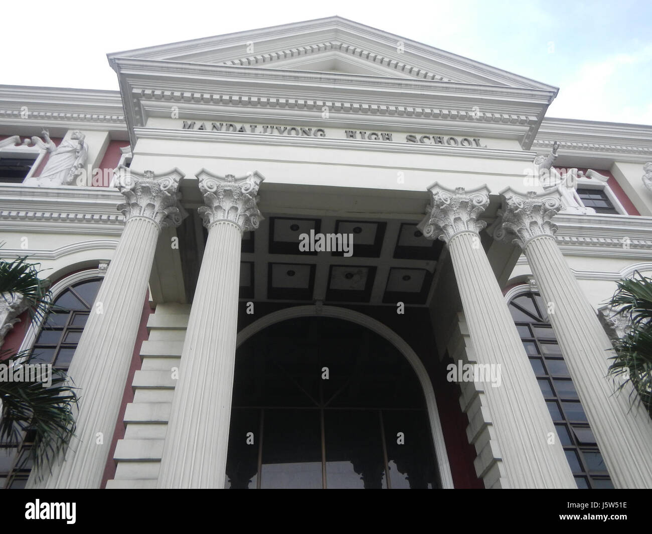 Barangay Poblacion dans la ville de Mandaluyong abrite un lycée qui sert de centre éducatif pour la communauté locale. Elle fait partie intégrante du développement des jeunes de la région. Banque D'Images