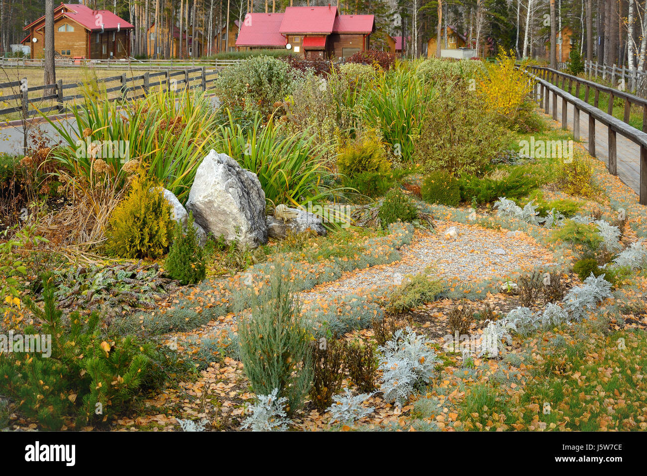 Alpine Slide Décoration jardin en automne Banque D'Images