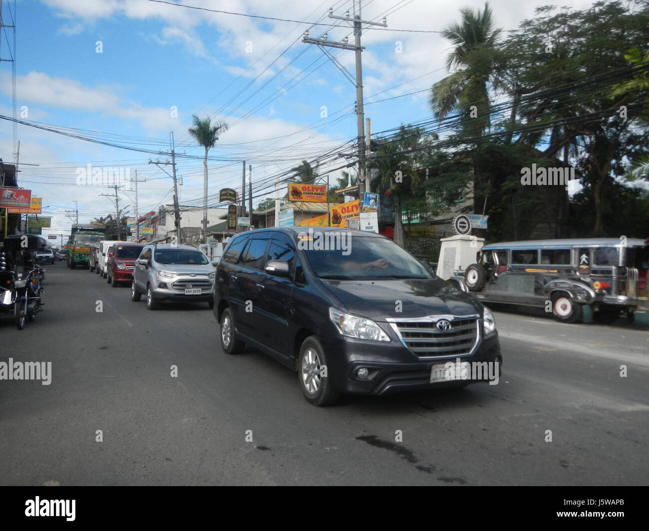 Cela fait référence à la congestion du trafic dans les zones de Matimbubong et Sapang Putol à San Ildefonso, Bulacan, connu pour ses routes achalandées et les problèmes de circulation continus. Banque D'Images