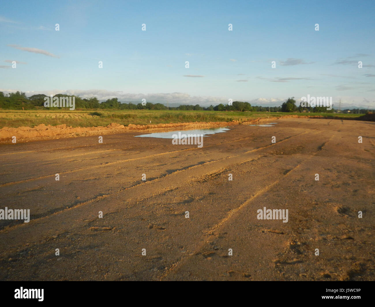 Le projet de contournement de l'artère de contournement de Plaridel, phase II, situé à San Rafael, Bulacan, est un projet d'infrastructure majeur visant à réduire la congestion routière et à améliorer la connectivité dans la région. Banque D'Images