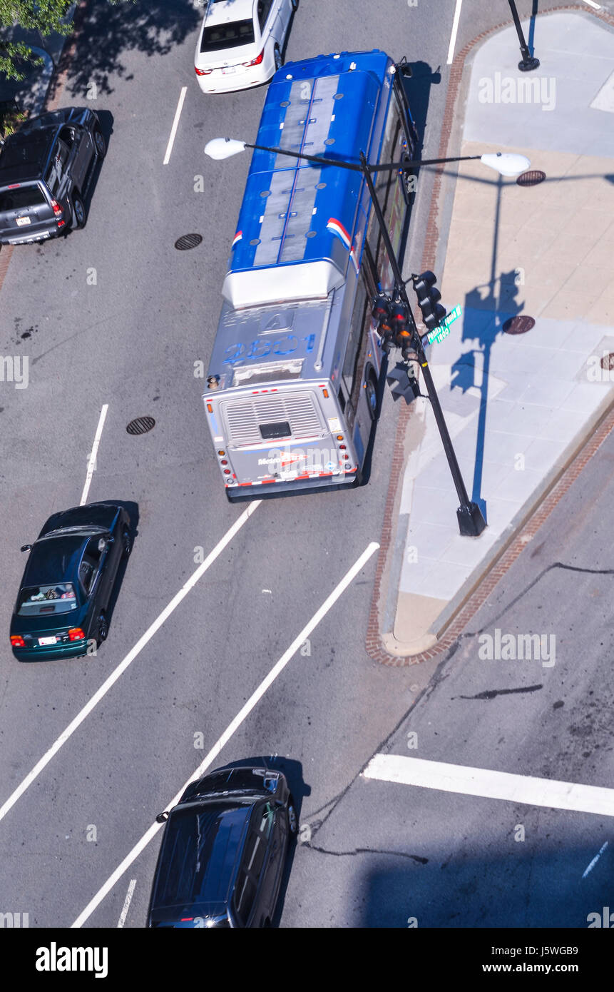 Washington DC, USA - Le 24 juillet 2013 : Vue aérienne de Pennsylvania Avenue street dans le centre-ville à la circulation et par bus national mall Banque D'Images