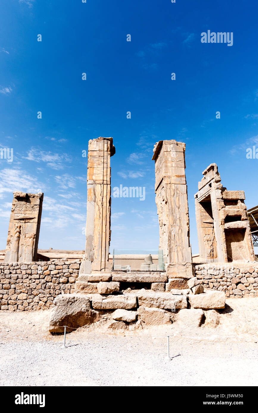 Ruines de Persépolis à Shiraz, ville historique de la construction de cet impressionnant palace a commencé par Darius I, l'un des successeurs de Cyrus, en 518 avant JC. Banque D'Images