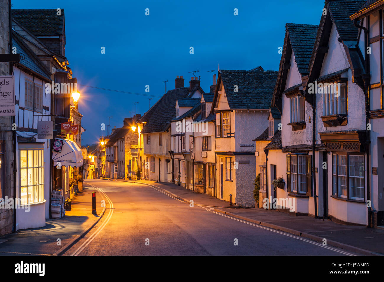 L'aube dans la petite ville de Cotswold Winchcombe, Gloucestershire, Angleterre. Banque D'Images