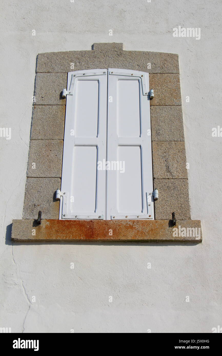 Fenêtre avec volet fermé Banque D'Images