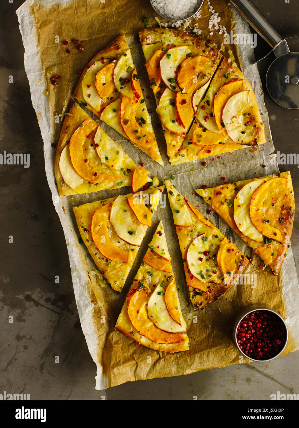 Pizza à la citrouille et aux pommes Banque D'Images