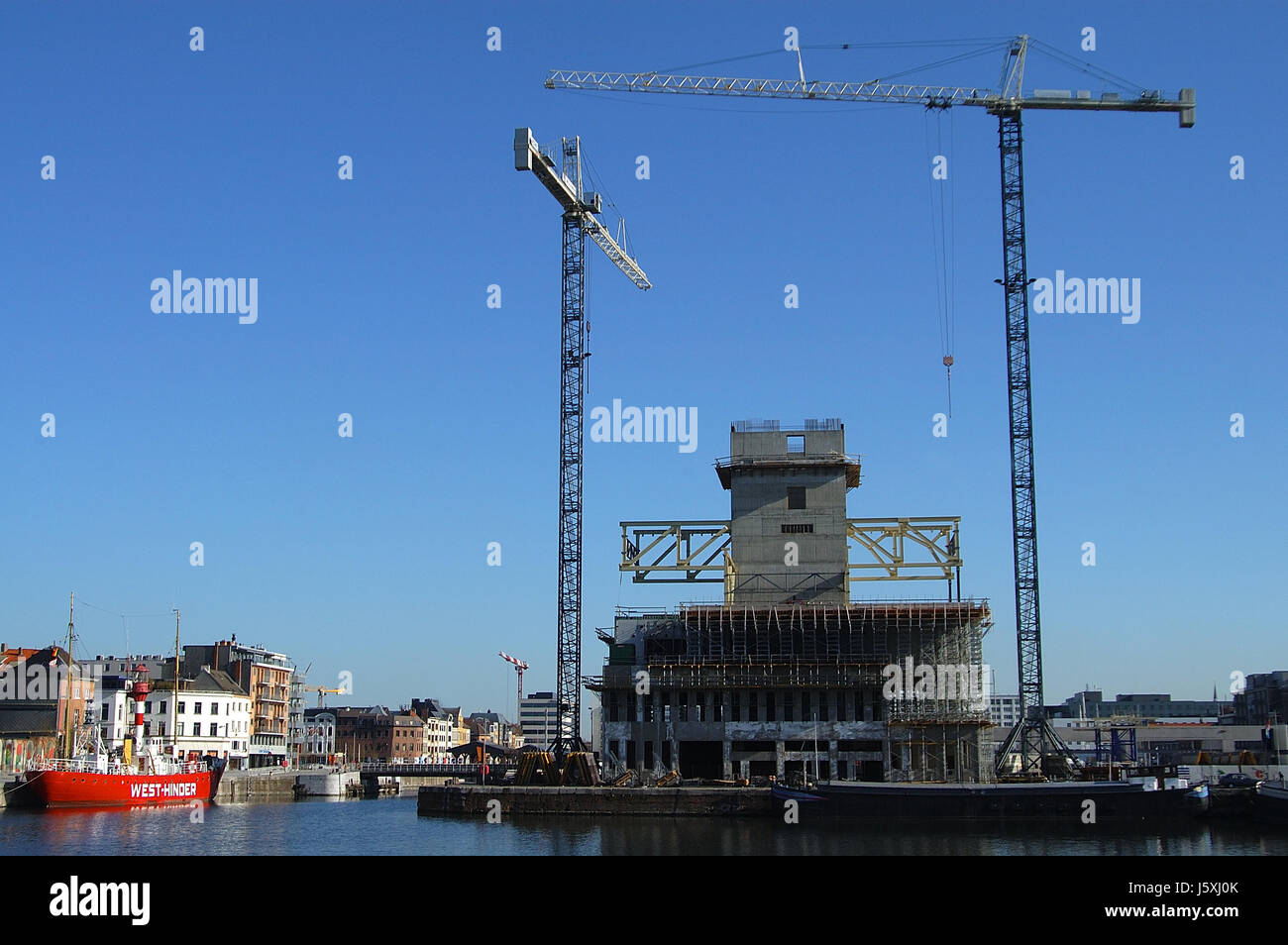 Grue de construction waterfront Anvers grand site en construction bateau à voile voilier Banque D'Images