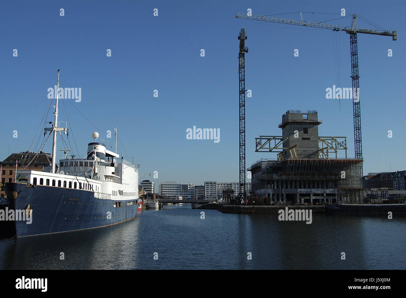 Grue de construction waterfront Anvers grand site en construction bateau à voile voilier Banque D'Images