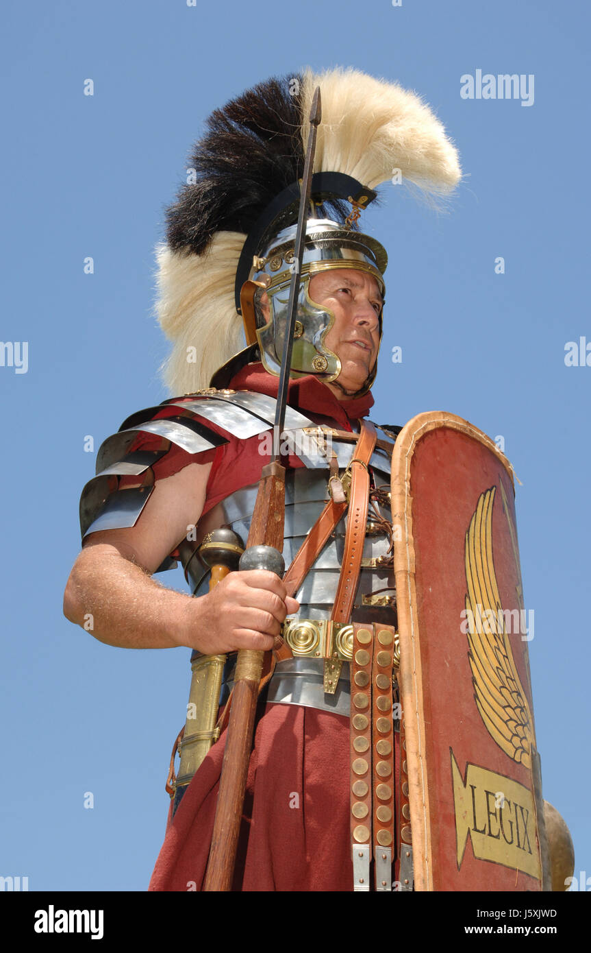 Armor guerrier romain chevalier armure bouclier man soldat bras arme casque Banque D'Images