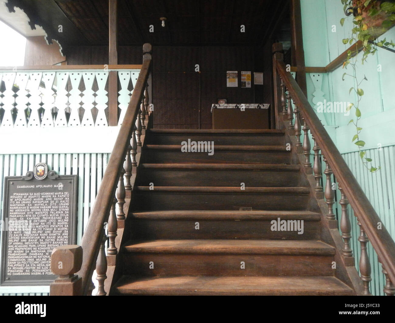 Le musée Mabini Shrine House à Santa Mesa, Manille, présente la cabane nipa préservée où le héros national philippin Apolinario Mabini a résidé pendant ses années d'études à l'Université de Santo Tomas, offrant un aperçu de sa vie et de son héritage. Banque D'Images