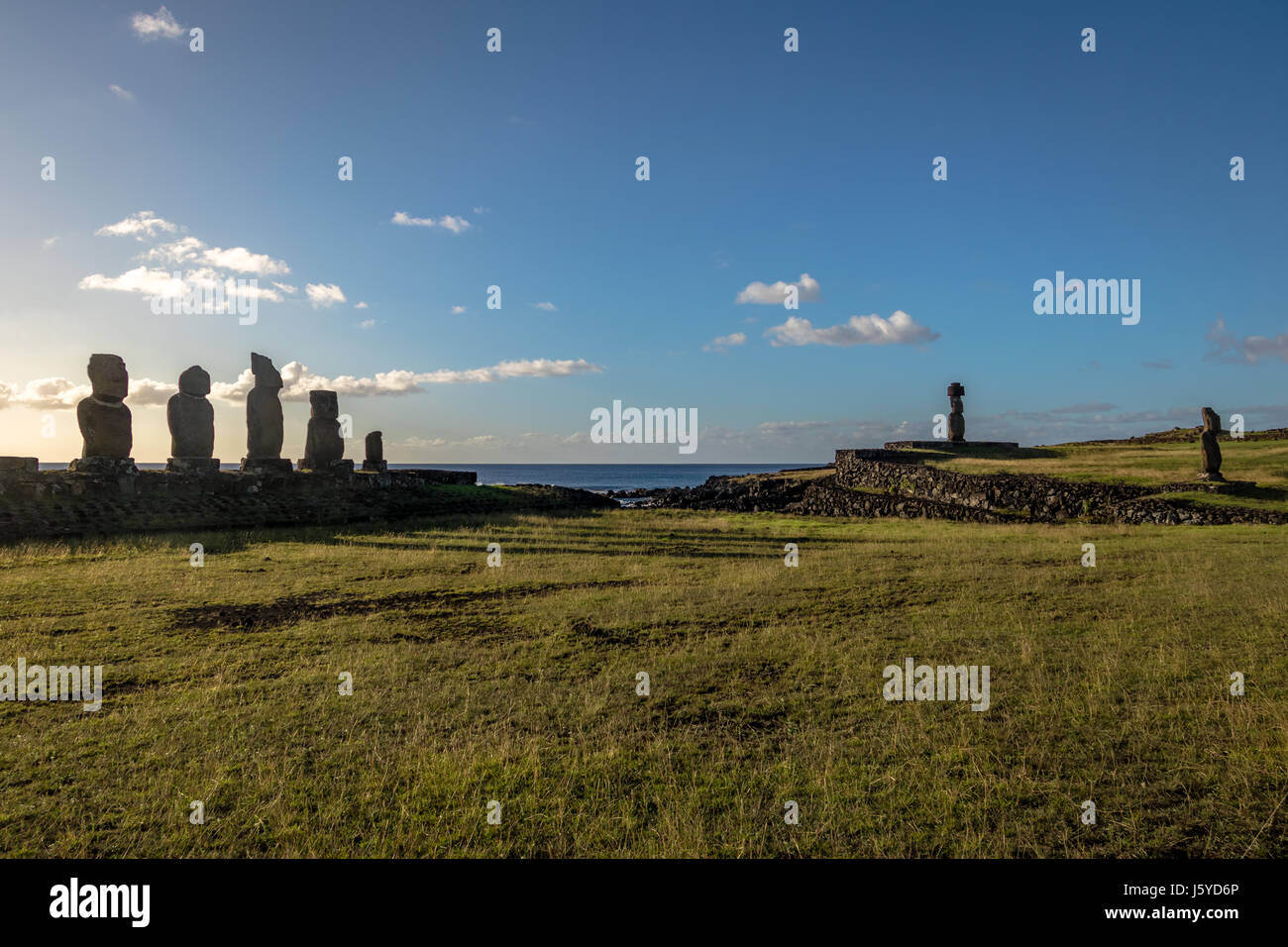 L'ahu Tahai Moai Statues près de Hanga Roa - Île de Pâques, Chili Banque D'Images