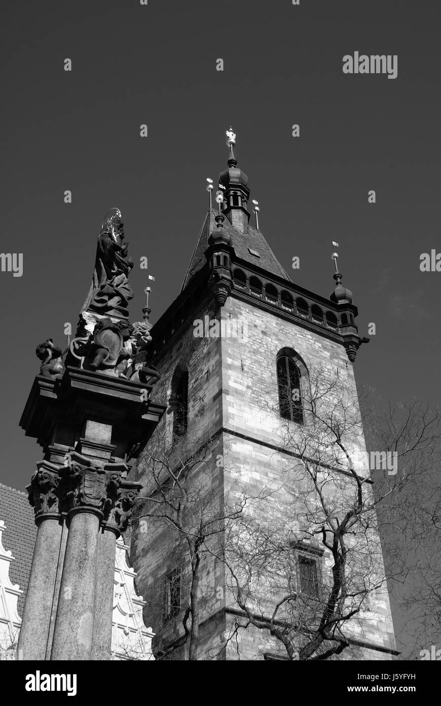 Statue de la tour tour de Prague statue historique old town prague bw building Banque D'Images