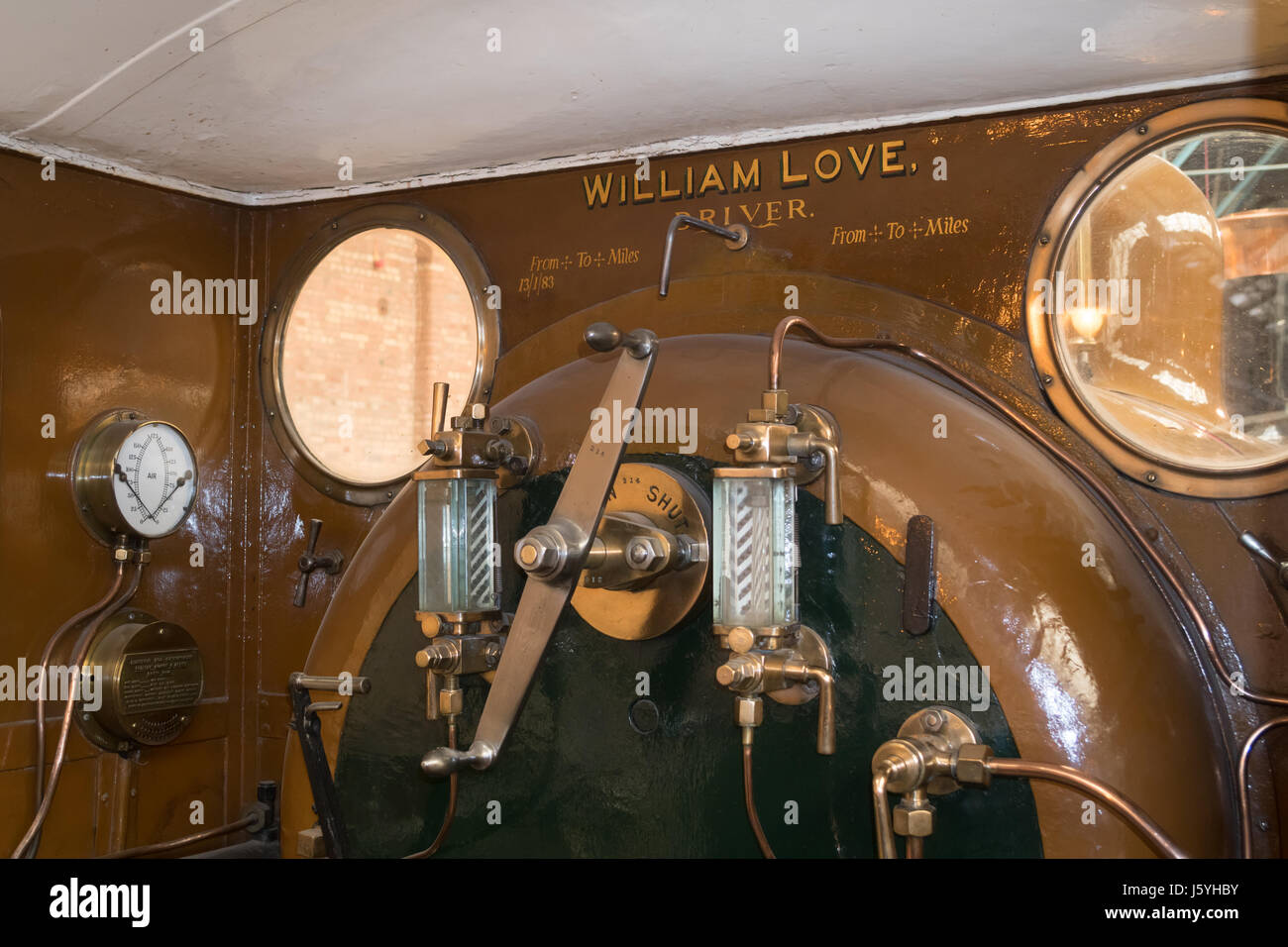 L'intérieur de la cabine de vapeur loco Gladstone en le National Railway Museum, York, England, UK Banque D'Images