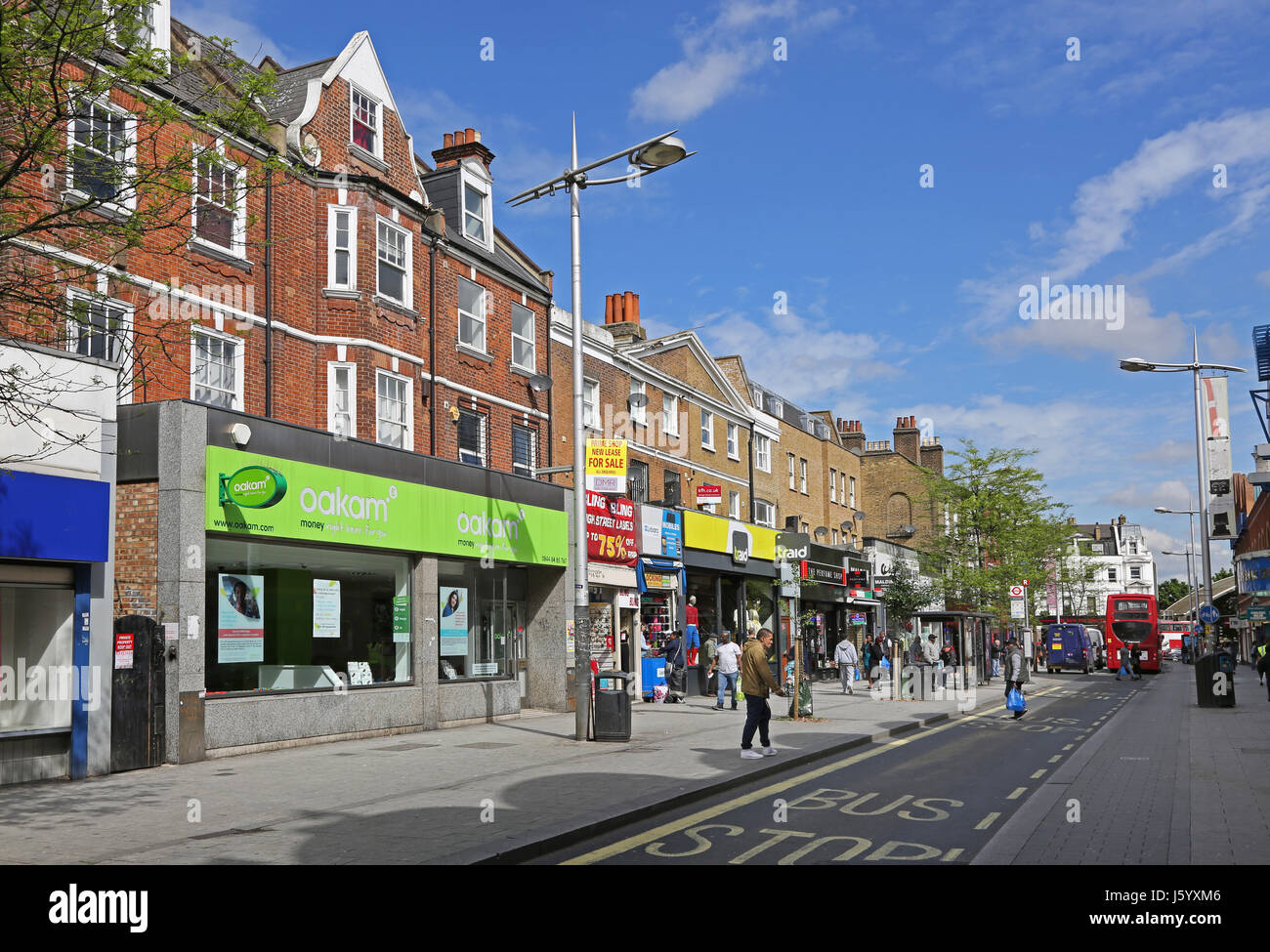 Rye Lane, Peckham, sud de Londres. Rue commerçante animée au cœur de cette région célèbre pour sa population diversifiée. Dans le film de 2023 Rye Lane. Banque D'Images