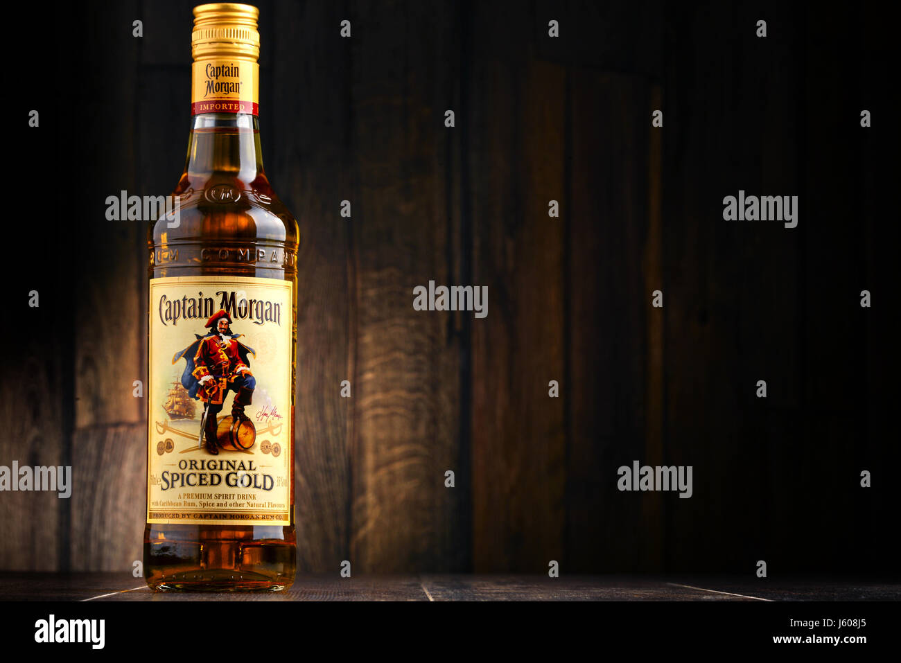 POZNAN, Pologne - 27 juillet 2016 : originaire des îles Vierges américaines sur le Capitaine Morgan est une marque de rhum produit par Diageo, multinationale britannique boissons b Banque D'Images