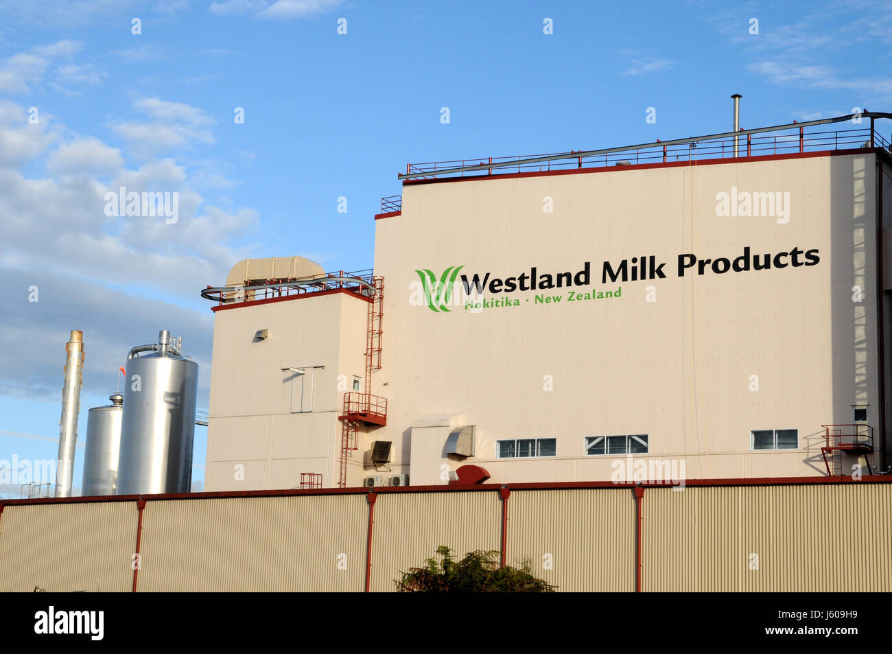 Un prosessing lait usine dans la ville d'Hokitika Nouvelle Zélande, île du Sud. Banque D'Images