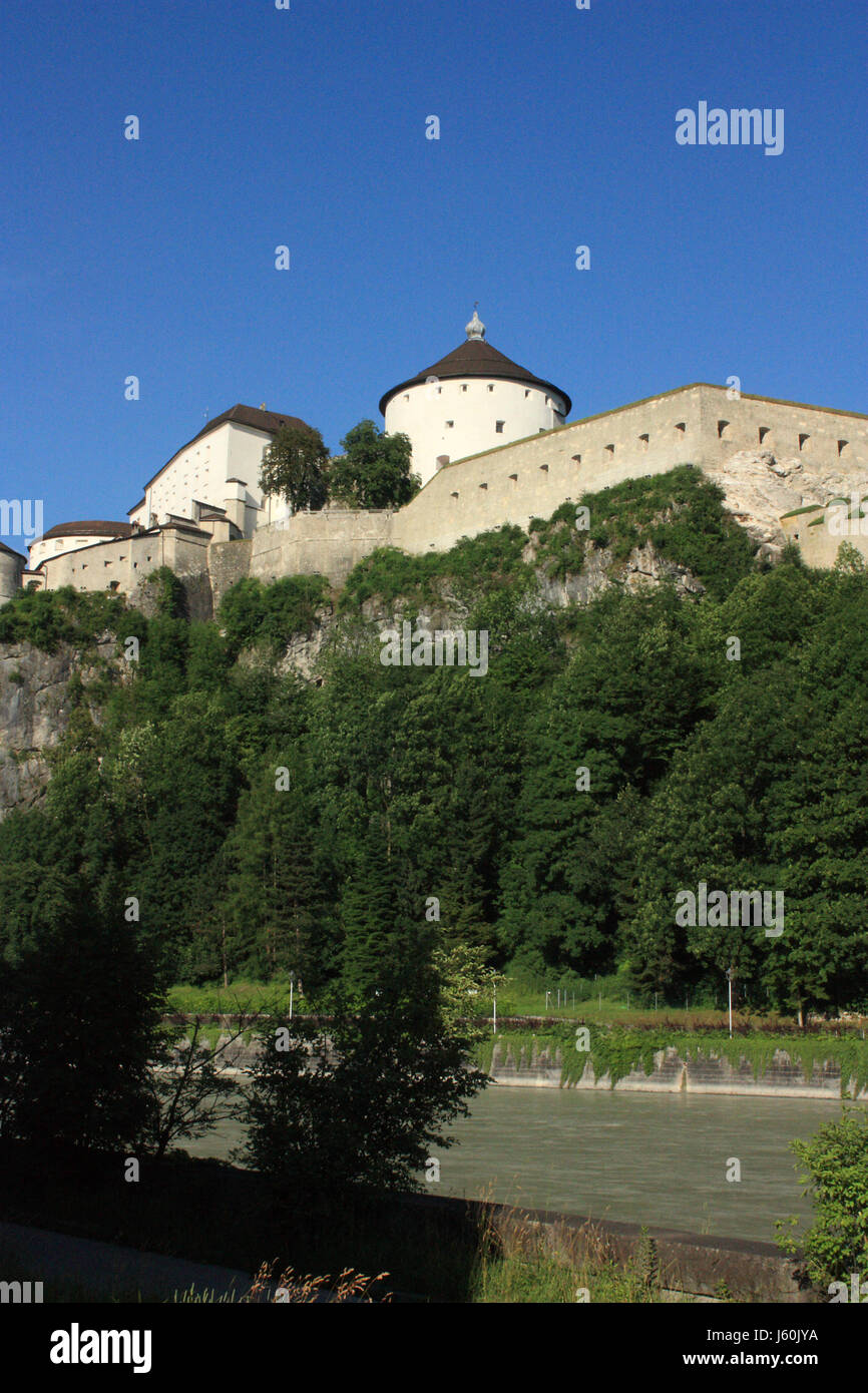 Alpes vieille ville forteresse bavière tyrol promenade chateau château tour bleue Banque D'Images