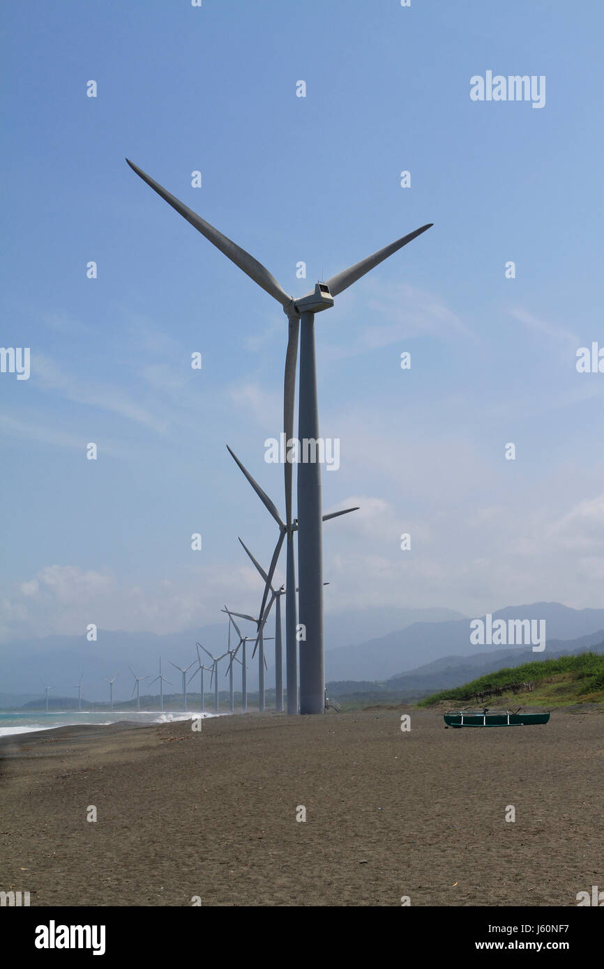 La ferme éolienne à Bangui Bangui, Ilocos Norte, Philippines Banque D'Images