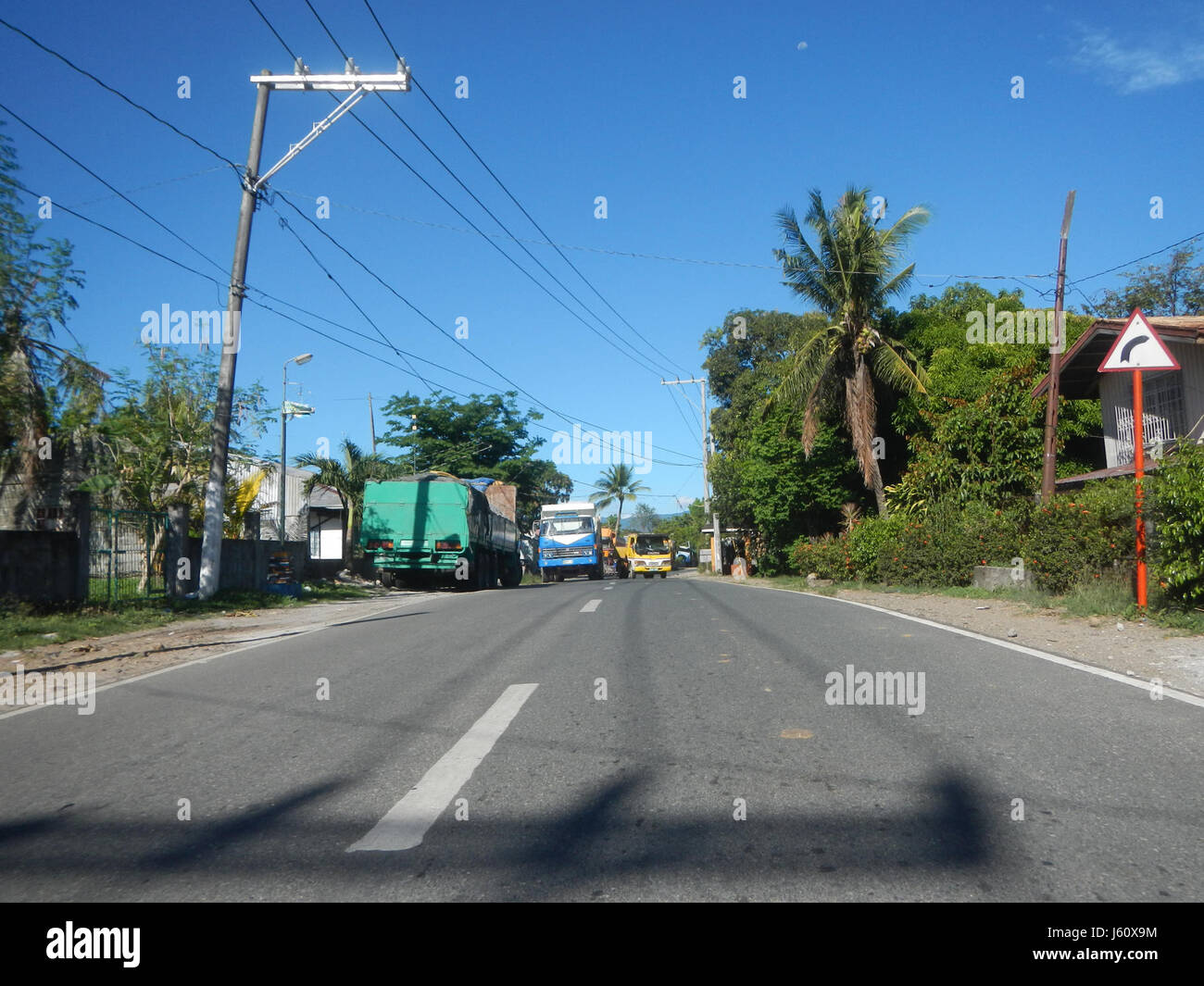 Cette image représente la route San Miguel Sibul à Bulacan, Philippines, vers 1886. La route était un projet d'infrastructure clé, facilitant les déplacements et le commerce dans la région. Banque D'Images
