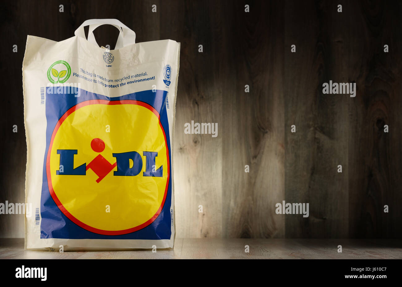 POZNAN, POLOGNE - Nov 3, 2016 : Lidl est une chaîne de supermarchés discount allemande, basée à Neckarsulm, en Allemagne, qui exploite plus de 10 000 magasins à l'échelle de l'Europ Banque D'Images