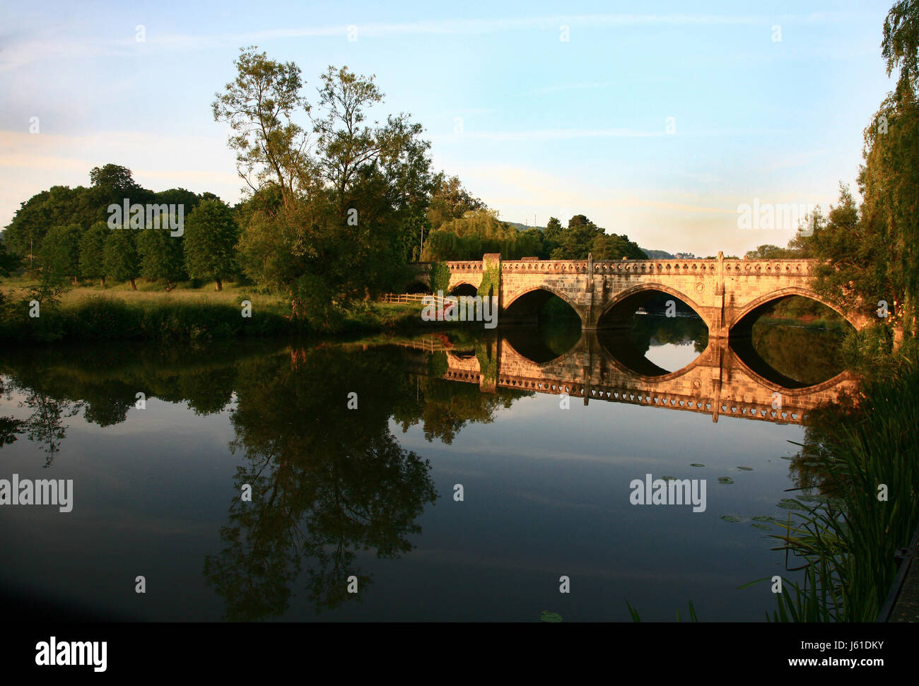 Bridge angleterre paysage crépuscule nature campagne pont de l'eau de la rivière l'angleterre Banque D'Images