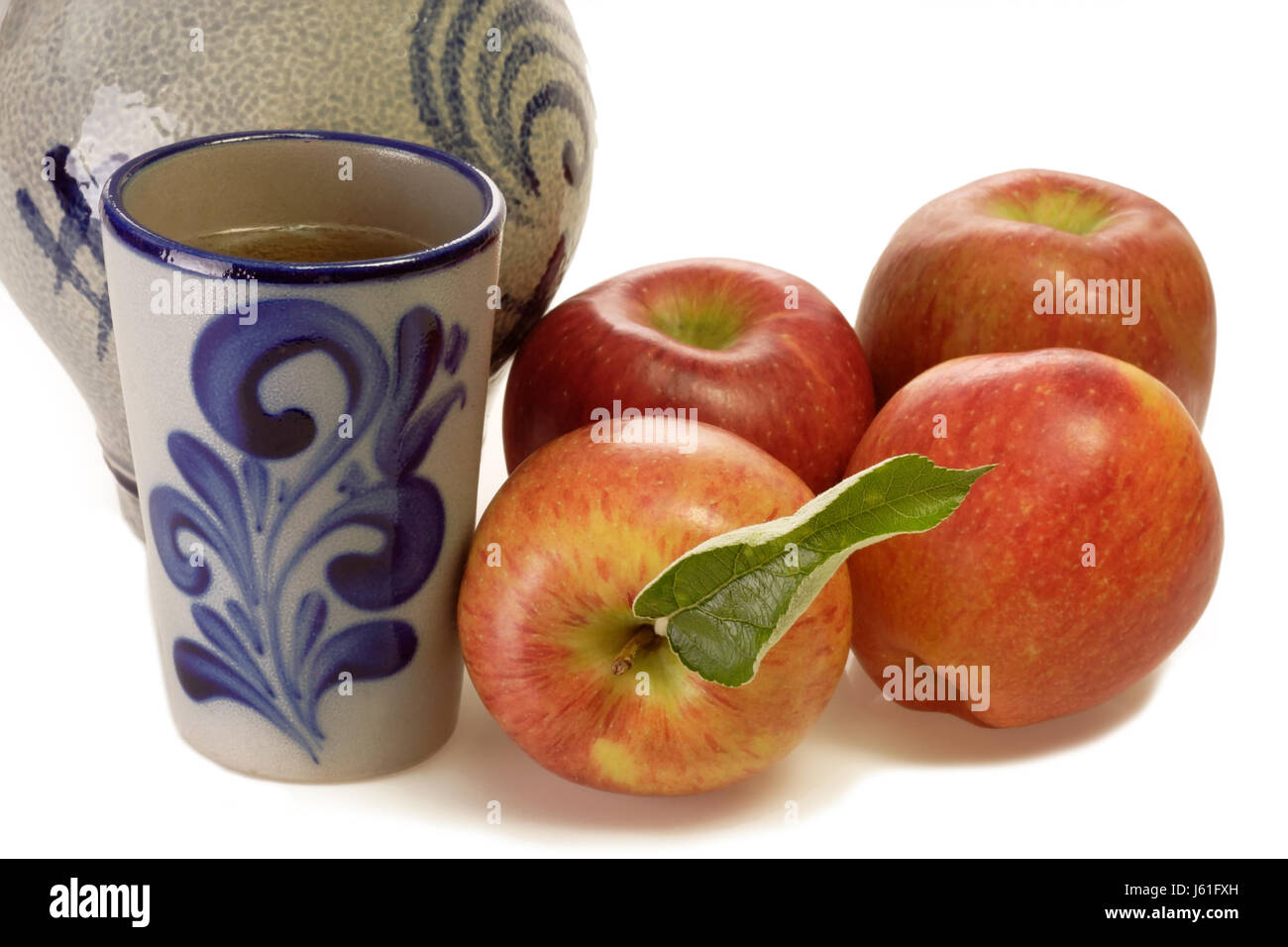 Vin de fruits cidre boissons verre Tumbler calice pommes fruits la photographie de studio Banque D'Images