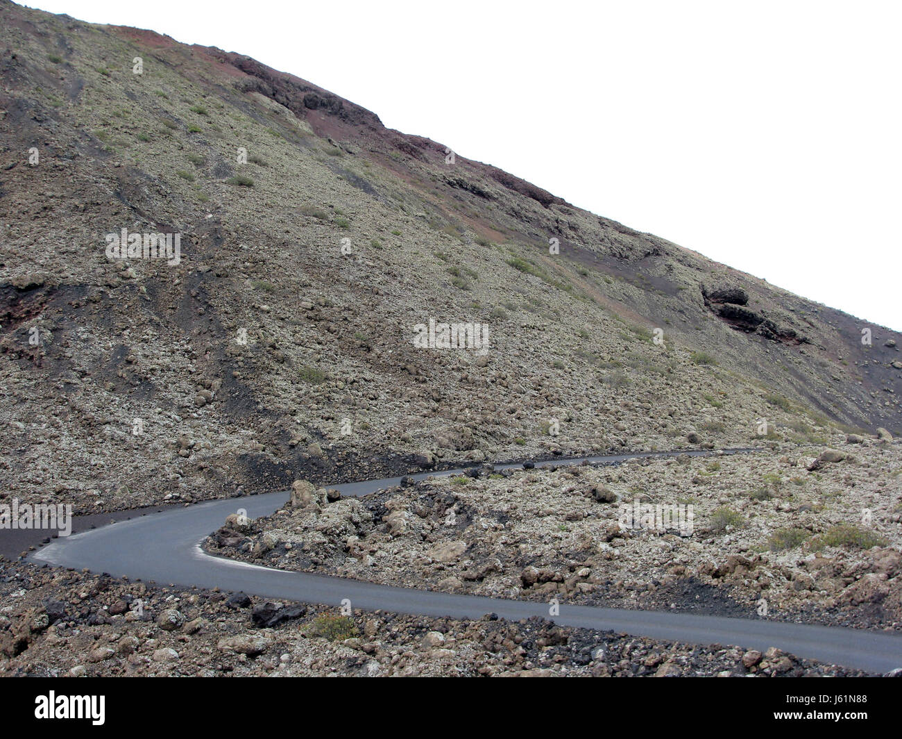 Chemin de montagne façon serpentine bend road, rue Pierre montagne volcan vulcan Banque D'Images