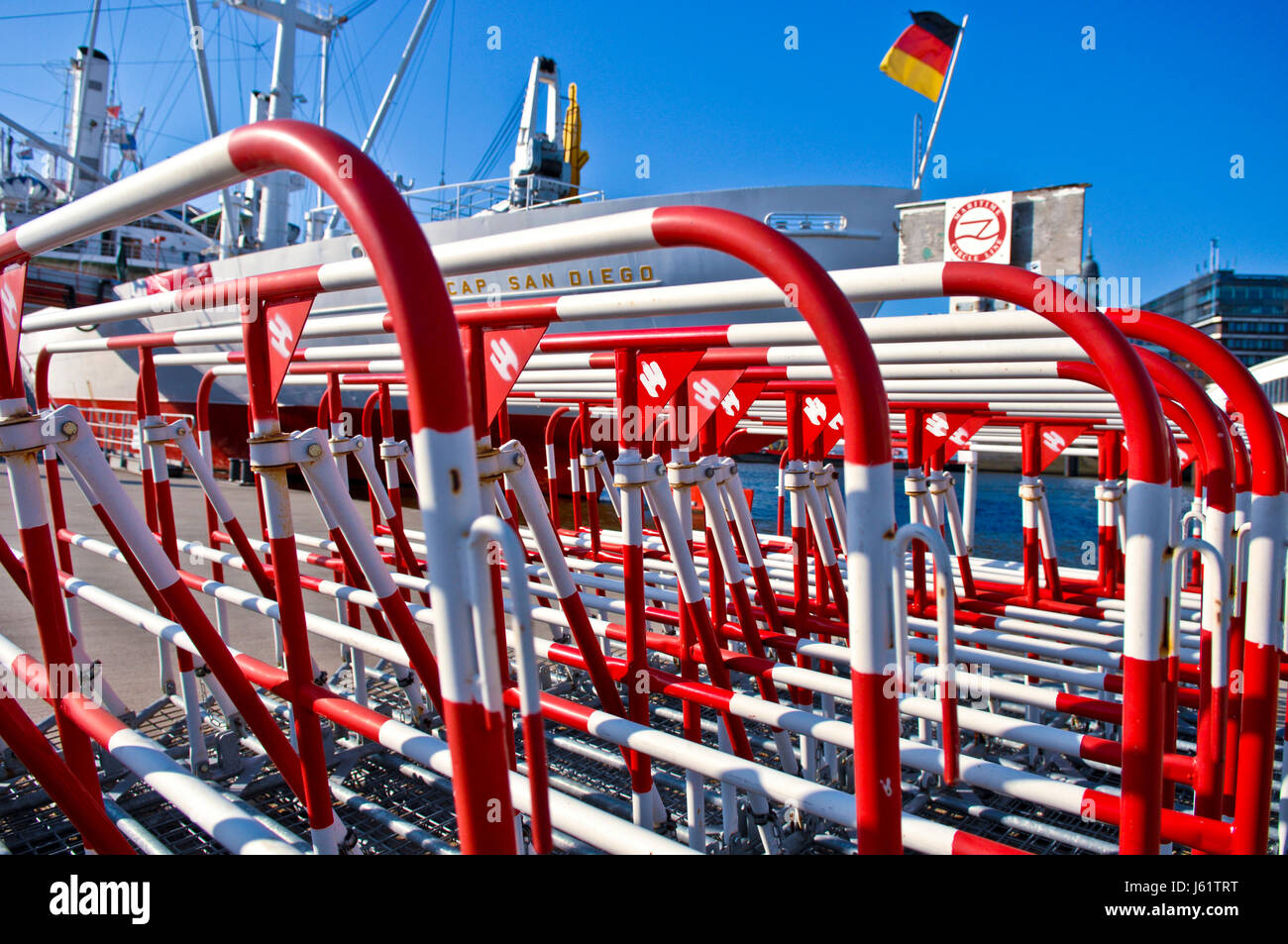 Hambourg Allemagne port ports drapeau emblème européen vierge caucasian Harbour Banque D'Images
