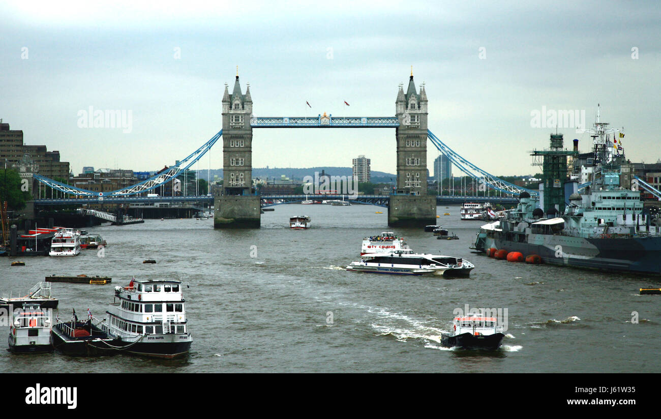 Bateaux à voile à voile voilier bateau voile bateau thames Londres Angleterre Banque D'Images