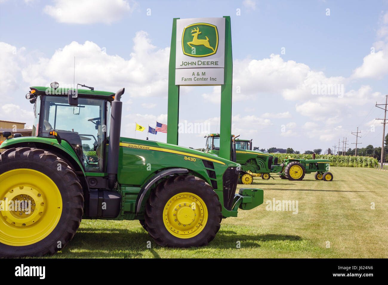 Indiana Kouts,John Deere,tracteur,vert,jaune,société internationale,logo,panneau,concessionnaire,vente,matériel agricole,agrotourisme,IN080720043 Banque D'Images