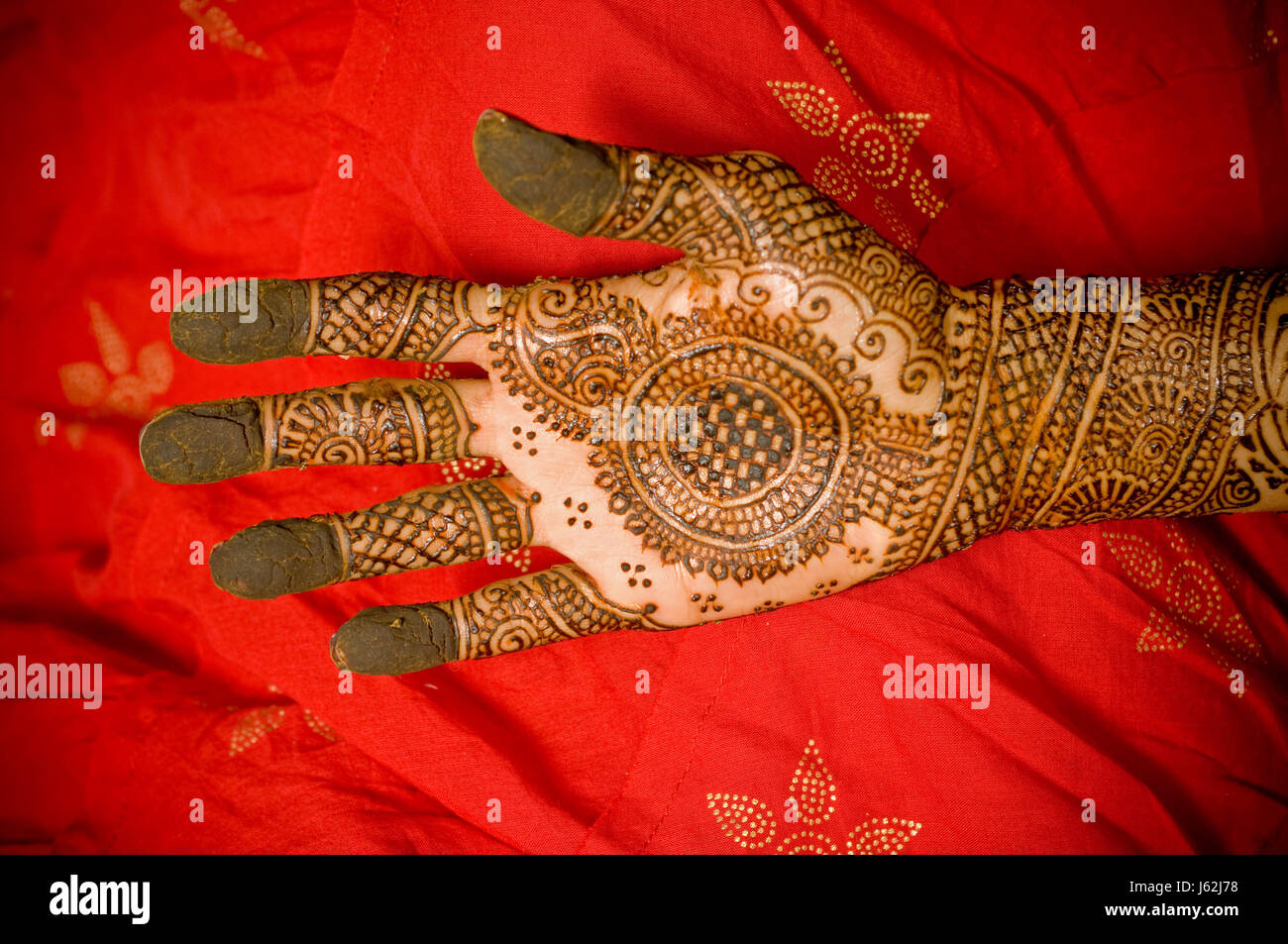 Tatoo tatouage hindou tradition main rouge macro macro close-up close up d'admission Banque D'Images