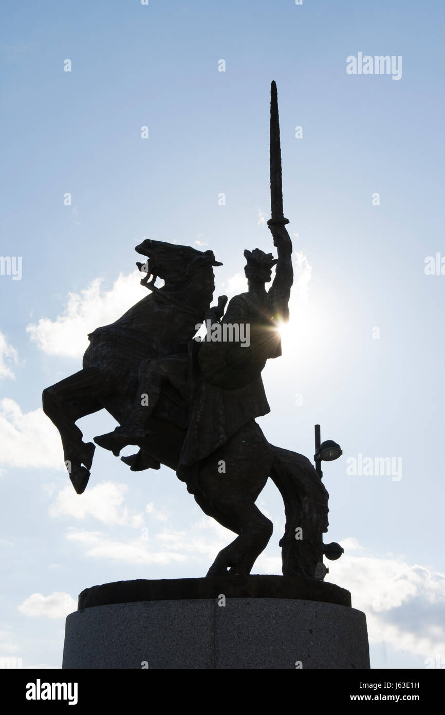 Statue de Svatopluk en face du château de Bratislava Banque D'Images
