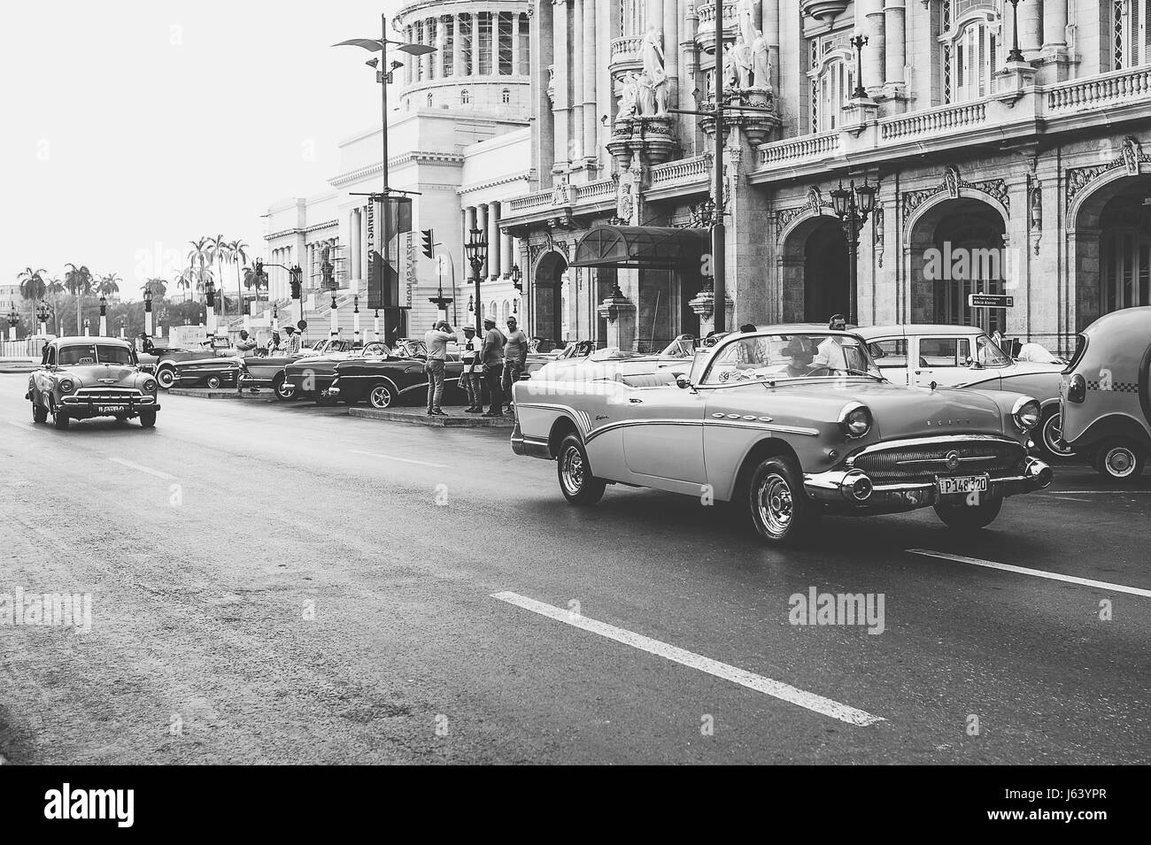 Voiture de collection sur la rue de La Havane, Cuba Banque D'Images