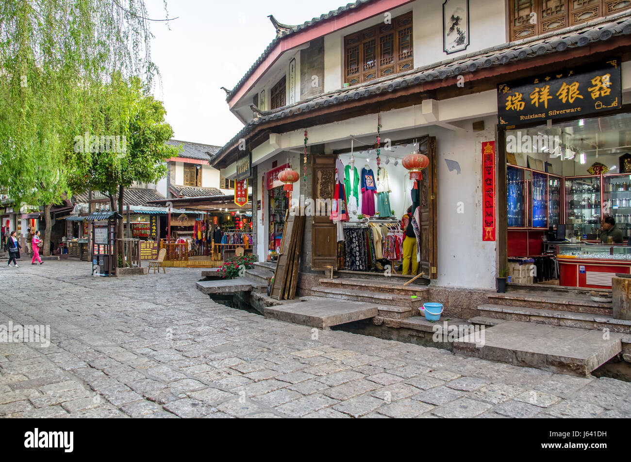 Lijiang, Yunnan - avril 13,2017 : Shuhe Ancient Town est l'un des plus anciens habitats de Lijiang et bien préservée sur l'ancienne Route du Thé. Banque D'Images