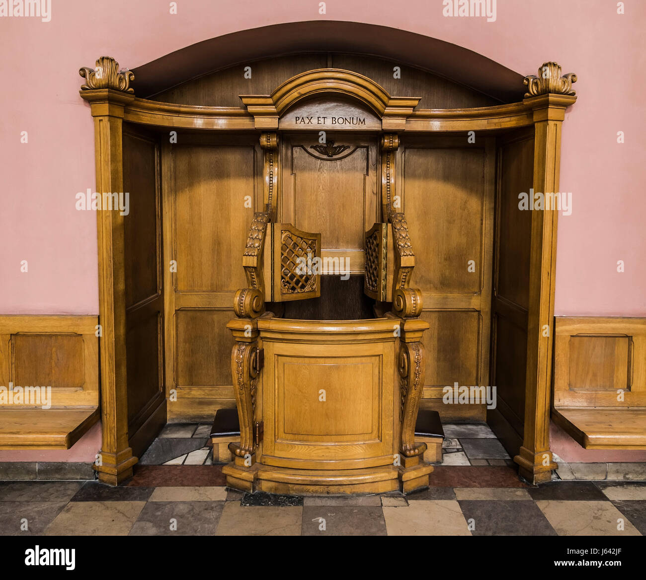 Place de la confession dans l'église Banque D'Images