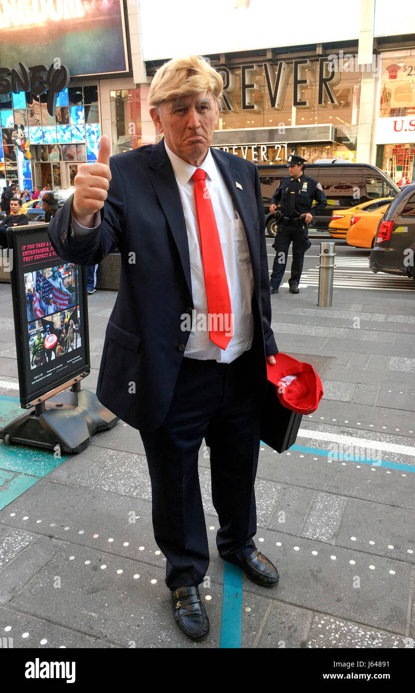 Faux L'atout de Donald sur Time Square, New York Photo Stock - Alamy