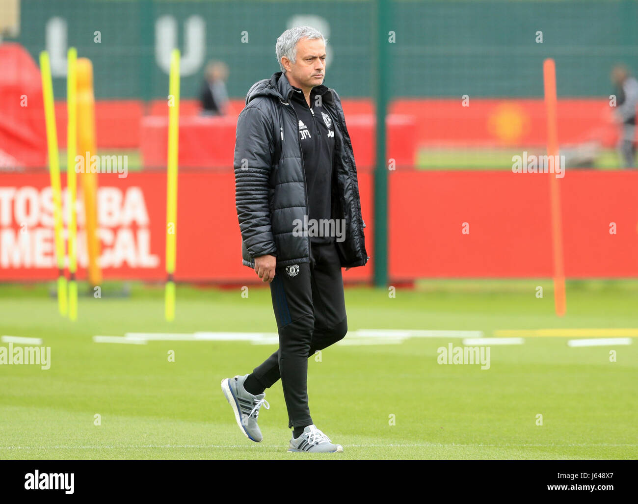 Manchester United manager Jose Mourinho lors d'une séance de formation à l'Aon complexe de formation, Carrington. Banque D'Images