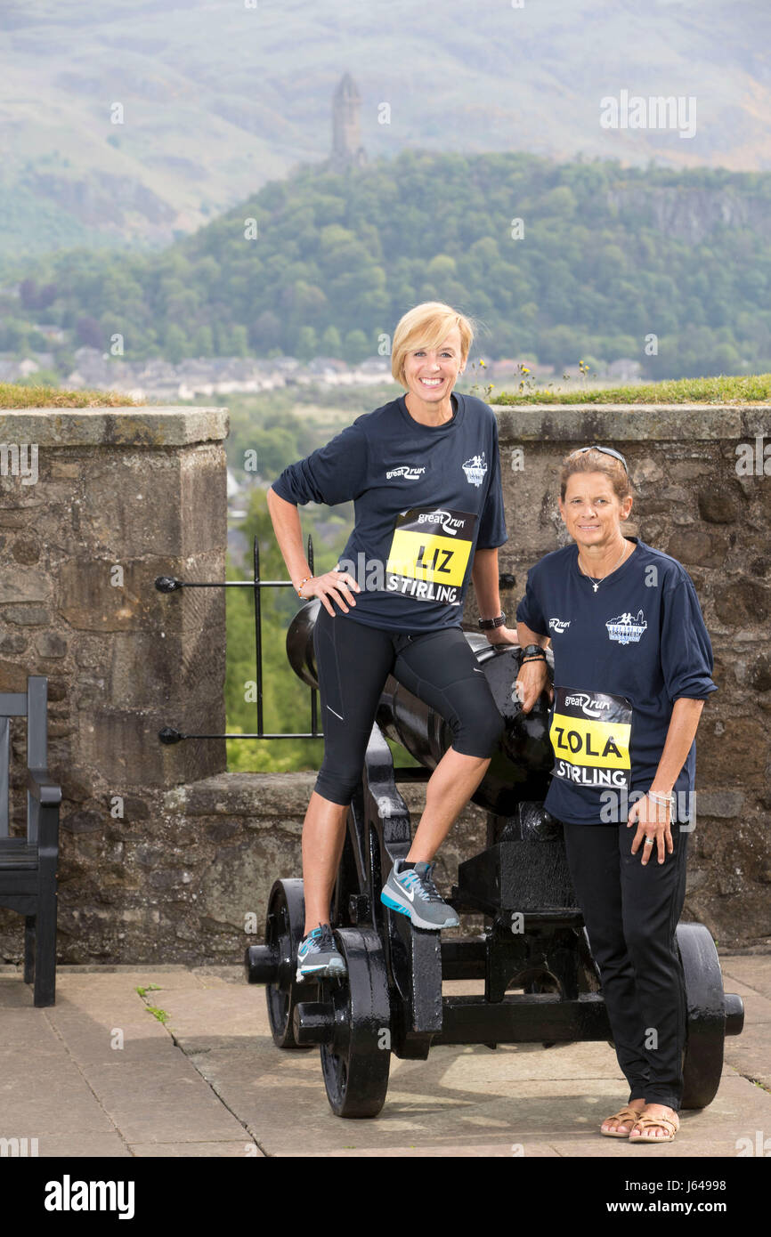 Liz McColgan-Nuttall (à gauche) et Zola Pieterse (anciennement Budd) promouvoir l'Écossais Stirling Marathon au château de Stirling. Banque D'Images