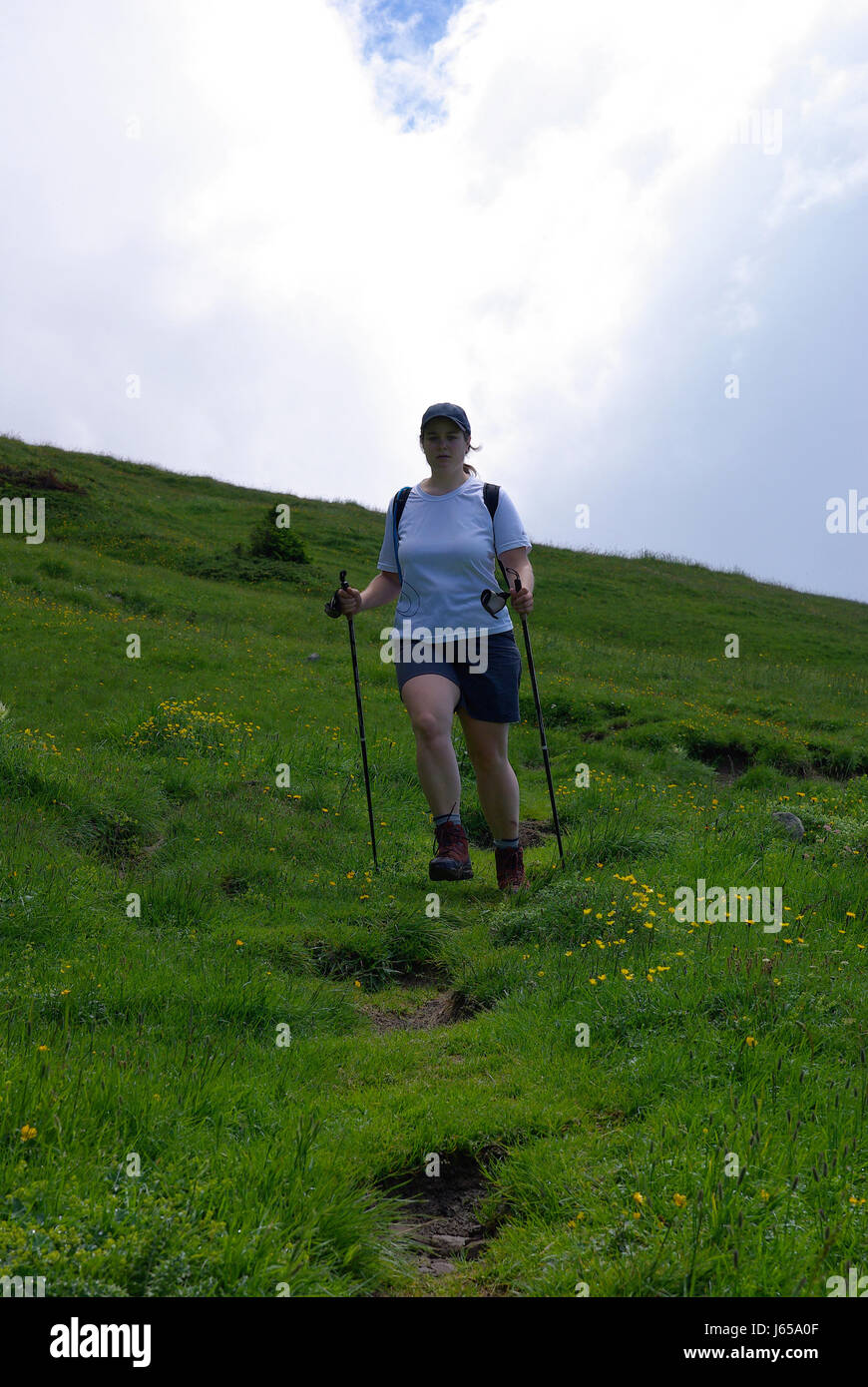 Femme à pied rendez-vous aller faire de la randonnée Randonnée Randonnée Randonnée Escalade montée montée ascend Banque D'Images
