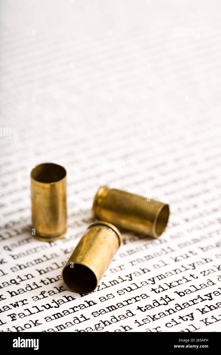 Danger des munitions de guerre Iraq texte près de la violence de guerre mortelle métal gros plan danger Banque D'Images