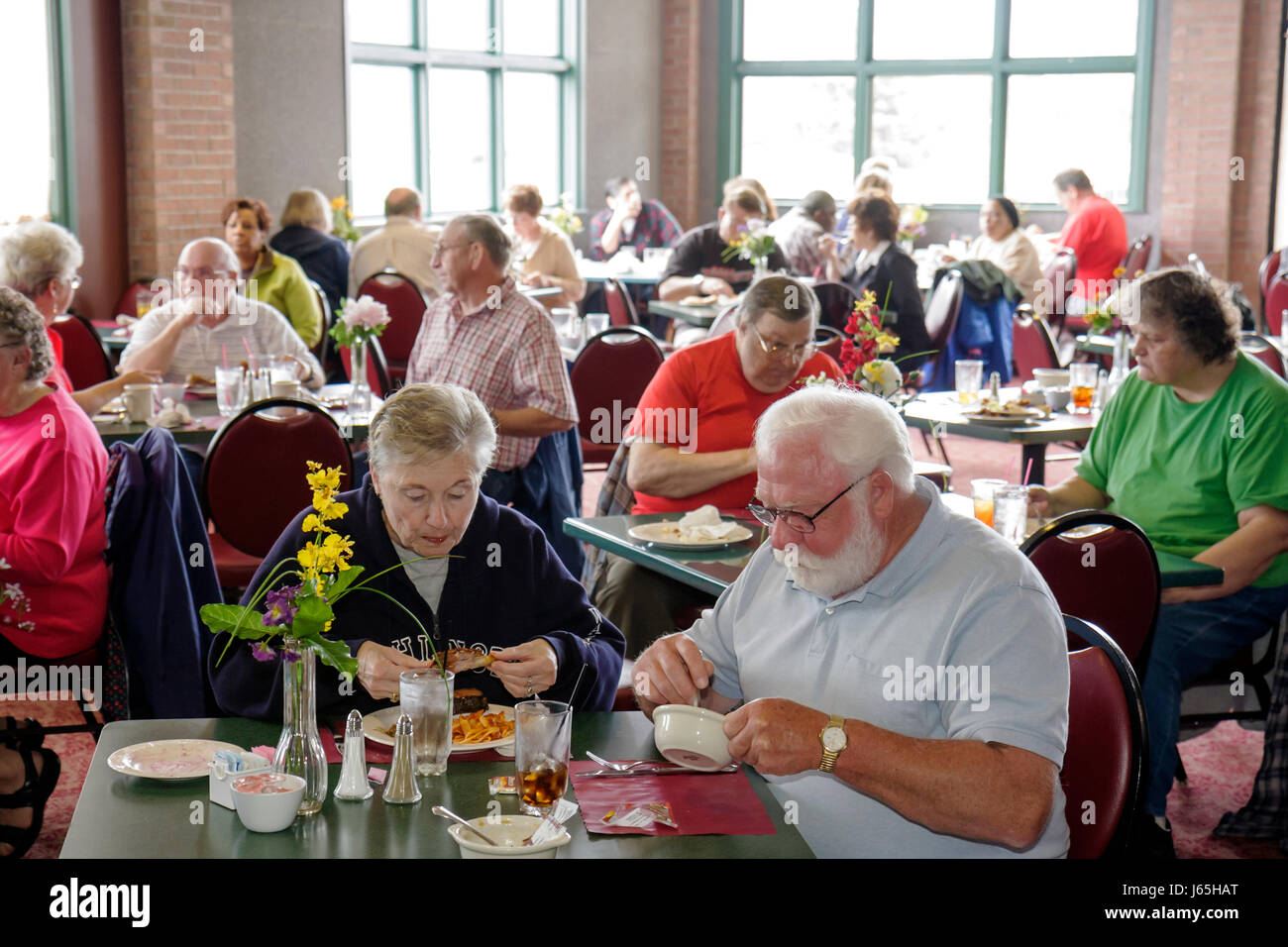 Michigan Saginaw Township, Horizon's Conference Center, buffet style, nourriture, tout ce que vous pouvez manger, restaurant restaurants repas café cafés, nourriture, dîner, homme Banque D'Images