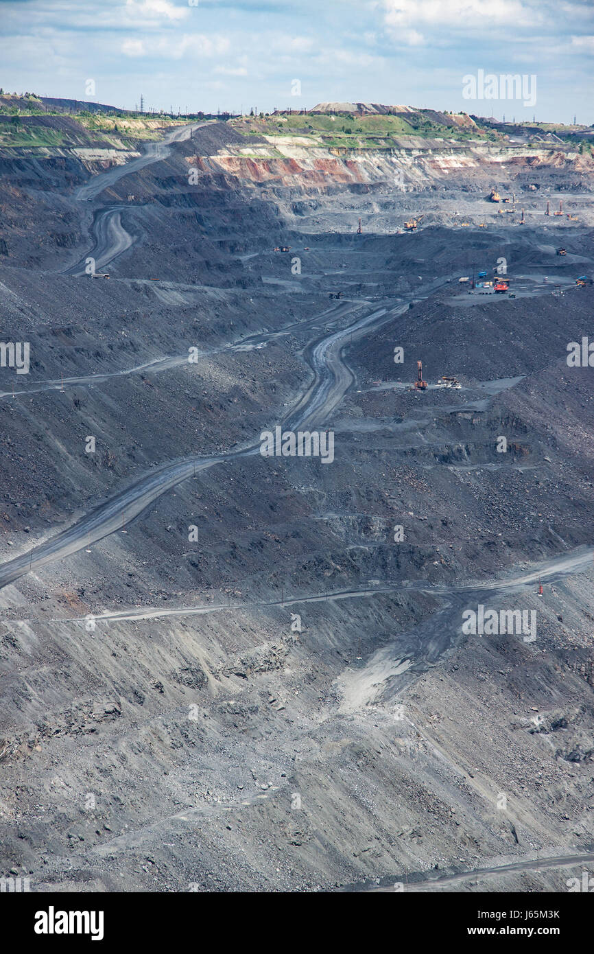 Le minerai de fer à ciel ouvert - vue de la fosse fonctionne Banque D'Images
