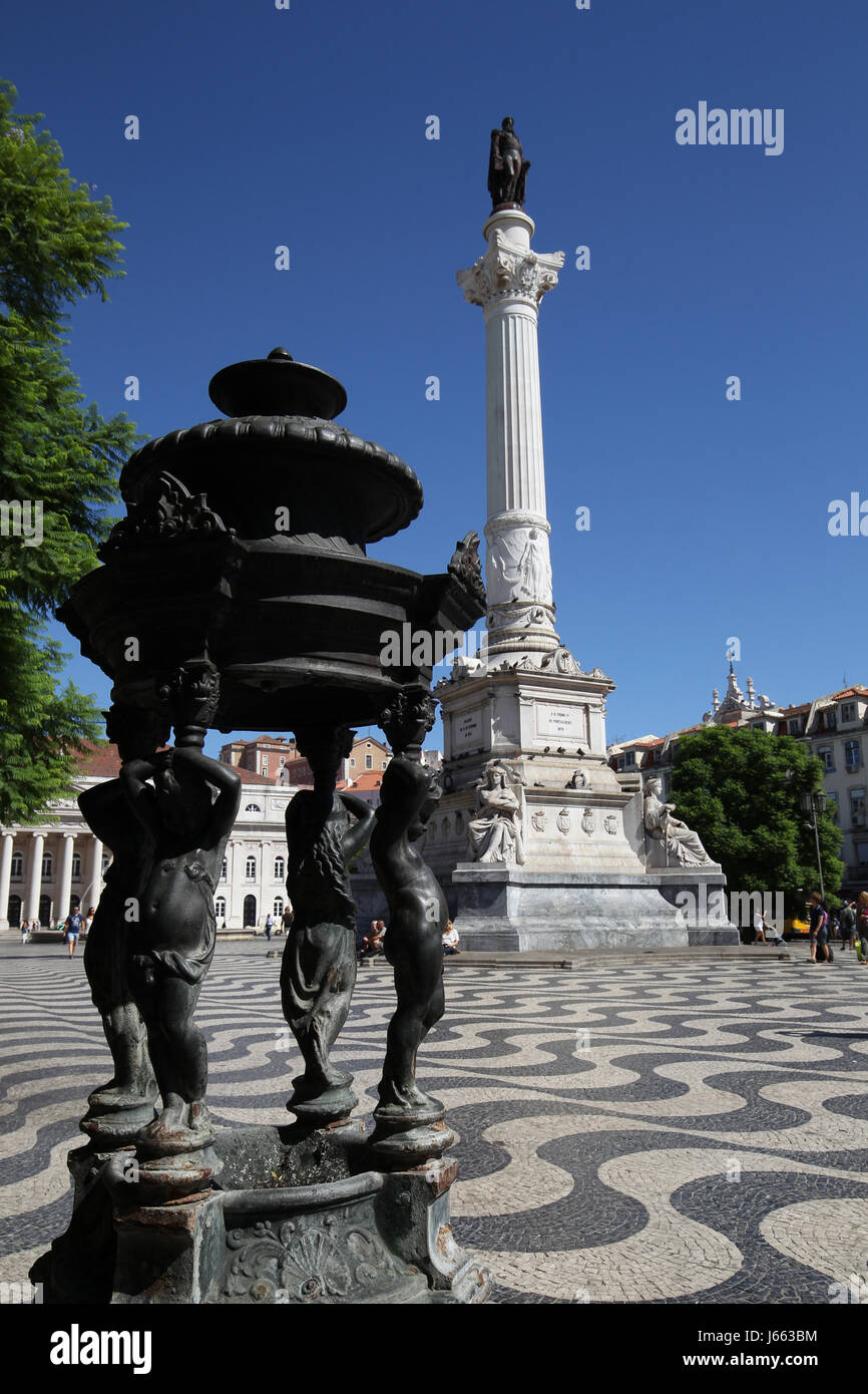 Fontaine sur la place Rossio, Lisbonne, Portugal, Lisbonne. Banque D'Images