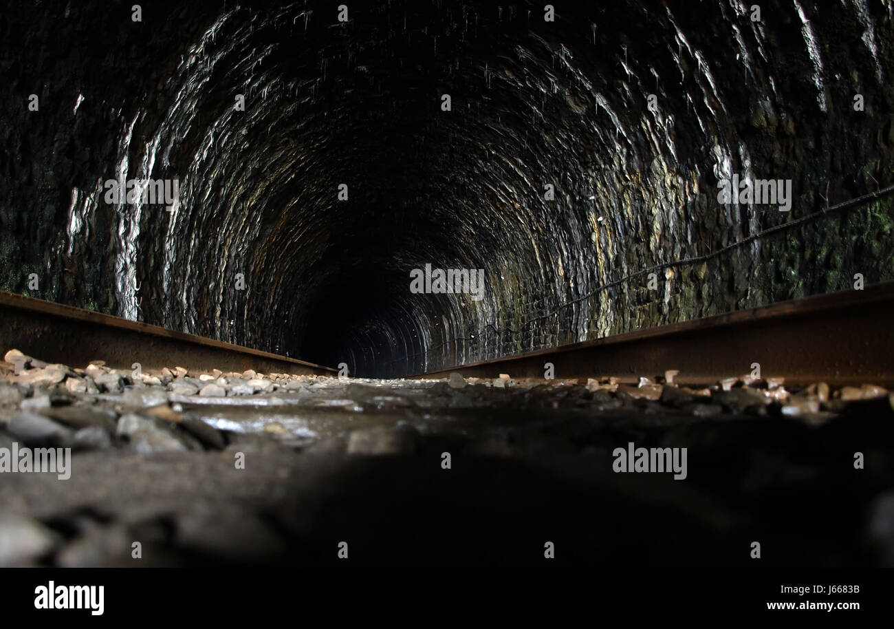 Locomotives de chemin de fer tunnel moteur train roulant moyens de déplacement du véhicule Banque D'Images