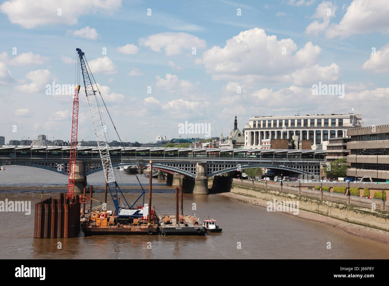 Premiers travaux sur la Thames Tunnel Tideway Projet de construction d'une super sewer minaly sous le lit de la Tamise Banque D'Images