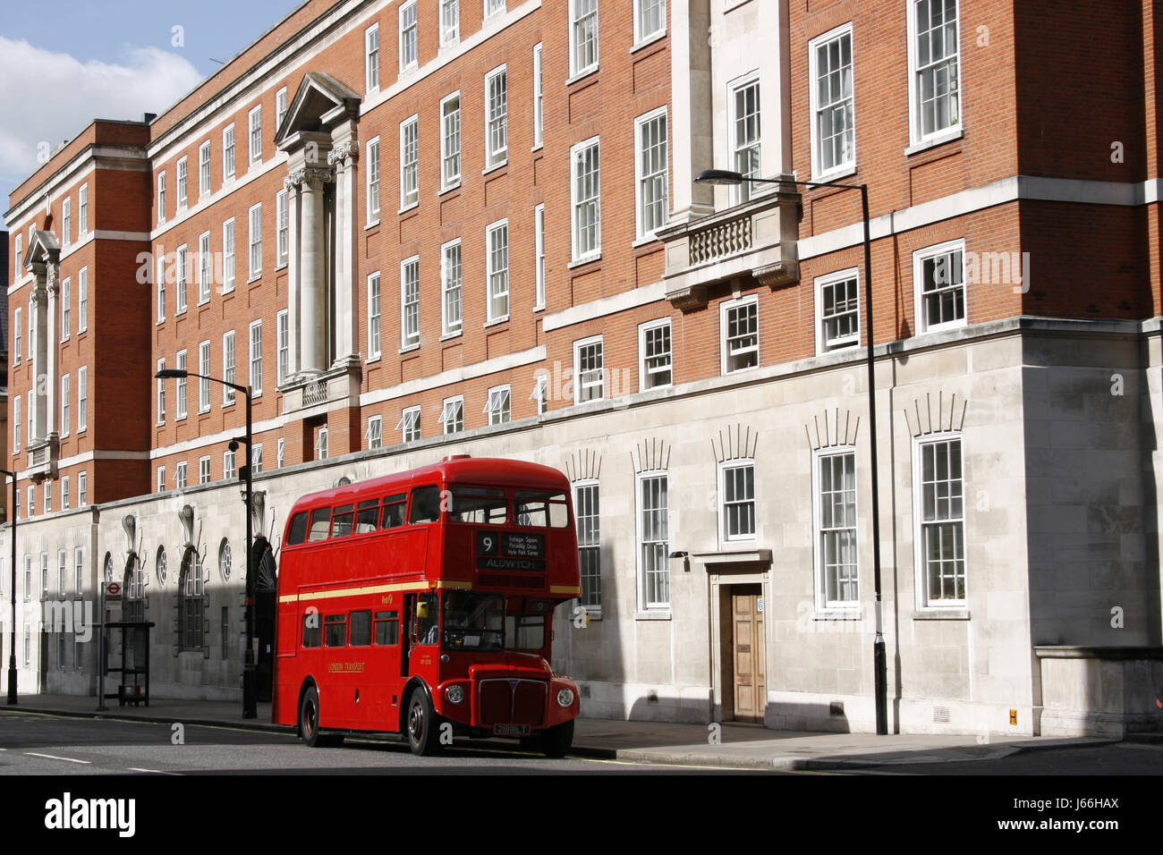 Ville Ville London angleterre moyen de transport véhicule omnibus bus biplan coach Banque D'Images