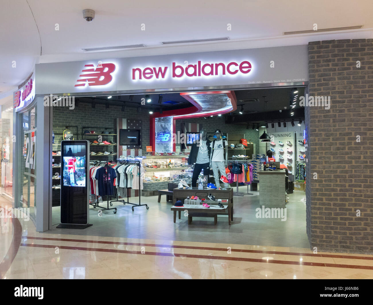 Affichage du magasin new balance Banque de photographies et d'images à  haute résolution - Alamy