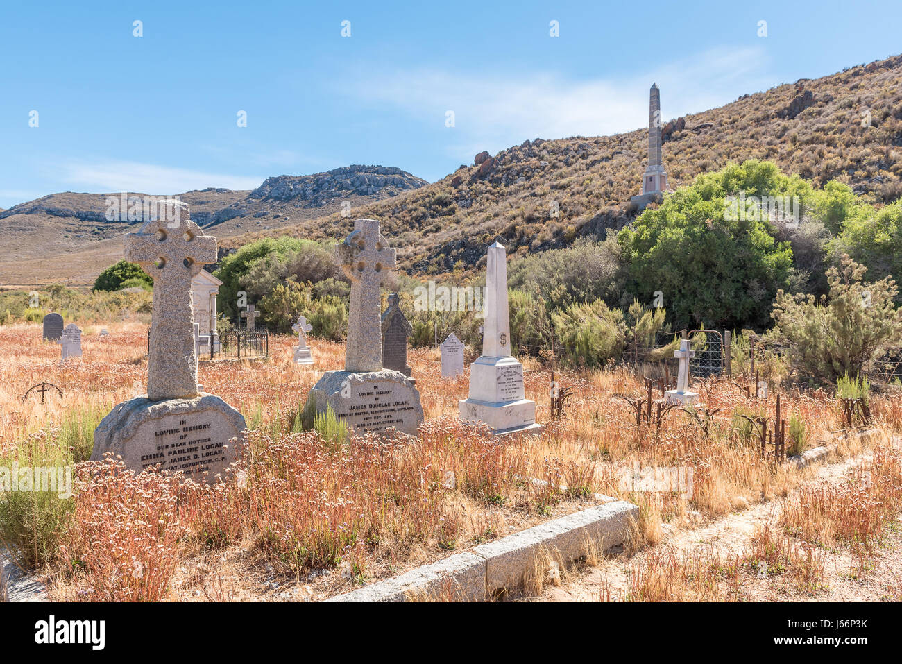 MATJIESFONTEIN, AFRIQUE DU SUD - 2 avril, 2017 : tombes historique et un monument au Général Andrew Wauchope près de Matjiesfontein, un village de la K Banque D'Images