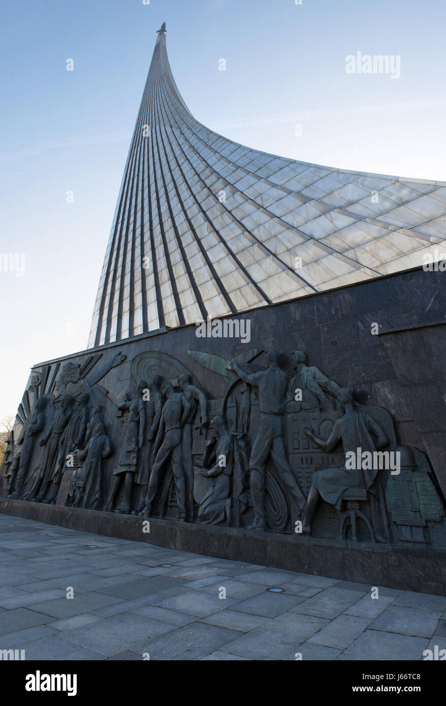 Moscou, Russie : vue sur le Monument des conquérants de l'espace, construit en 1964 pour célébrer les réalisations du peuple soviétique dans l'exploration de l'espace Banque D'Images