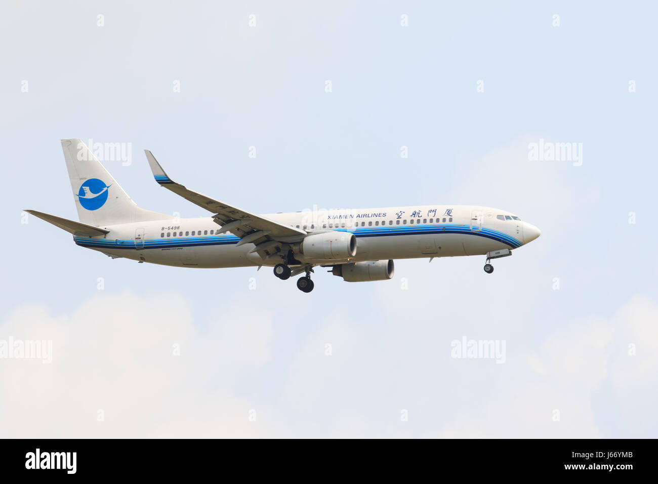 Thaïlande, Bangkok-MAR 3 : Xiamen Airline avion volant au-dessus de la piste de l'aéroport de Suvarnabhumi et se préparer à l'atterrissage sur Mars 3,2015 à Bangkok à Bangkok Tha Banque D'Images